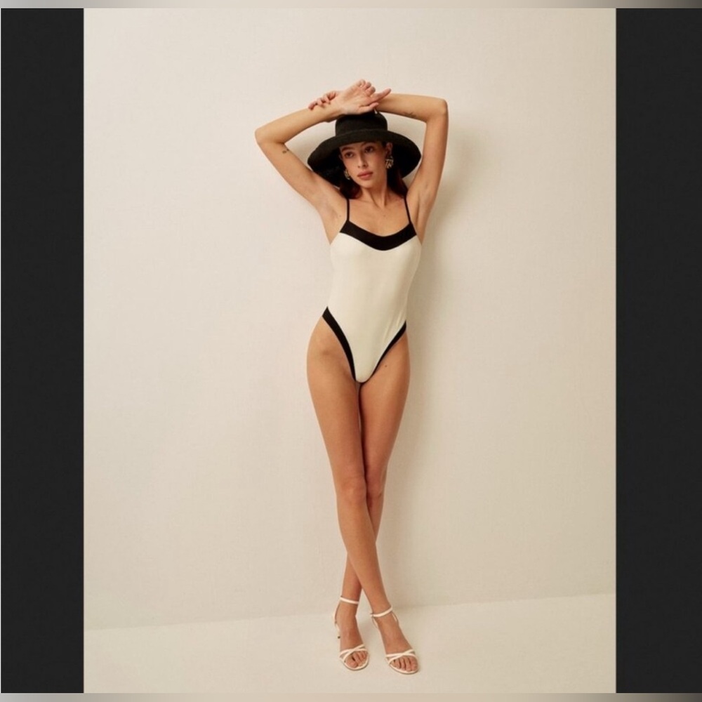 NWT Commense Contrast Binding Basic One Piece Swimsuit Size Small